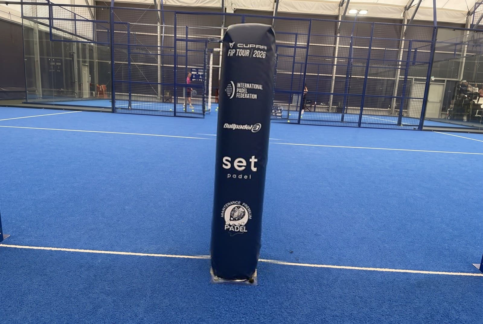 Mousse de protection poteau filet padel